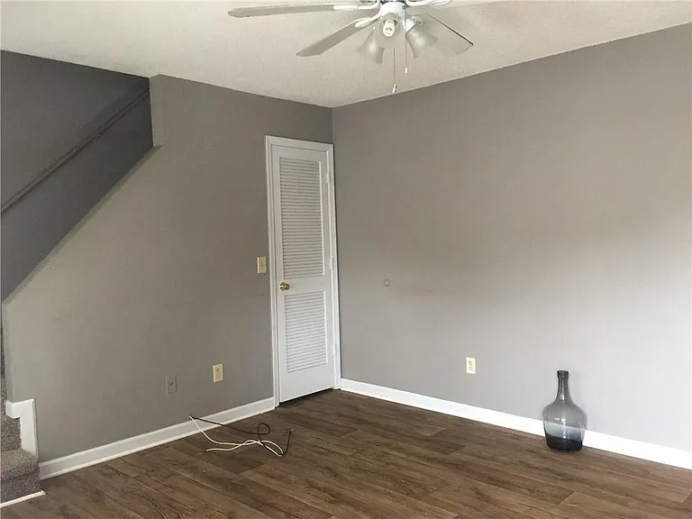 201 Iron Belt Ct — Photo 6
