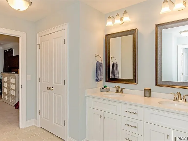 1123 Benjamin Way — Photo 27