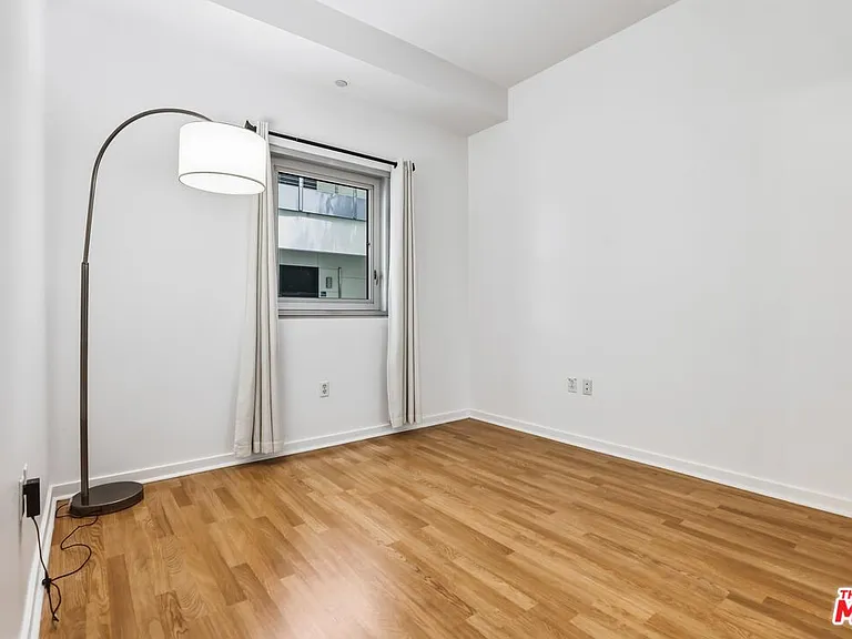 630 W 6th St #310 — Photo 12
