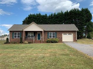 1448 Old Boxwood Cir NW, Conover, NC 28613