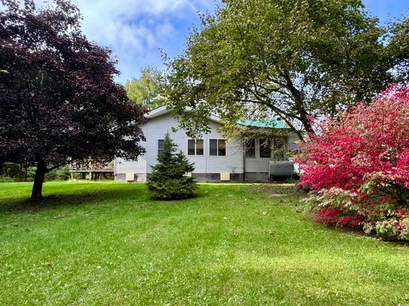 554 Saint Johns Rd, Champlain, NY 12919