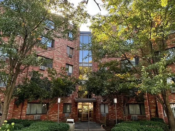 5310 N Chester Ave APT 316, Chicago, IL 60656