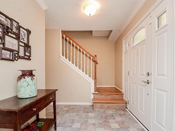 4th image of 819 Coral Tree Pl