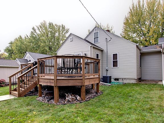 3rd image of 204 3rd Ave NE
