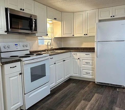 5th image of 5211 Moon St