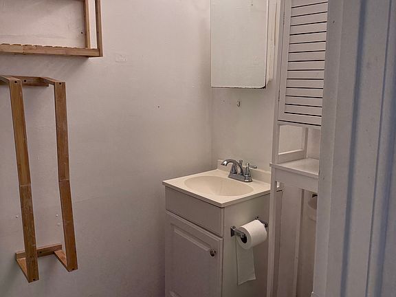 4th image of 2338 Kemper Ln #1