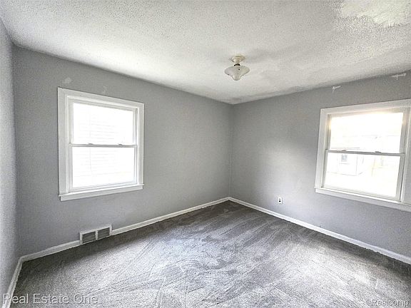 5th image of 6729 Stahelin Ave