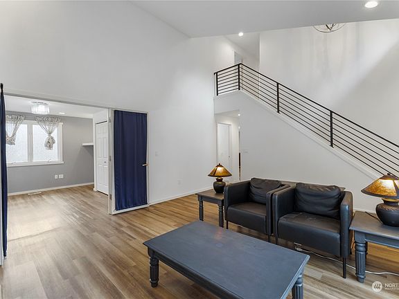 3rd image of 3502 Northshore Boulevard NE