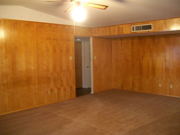 5th image of 3820 E 37th St