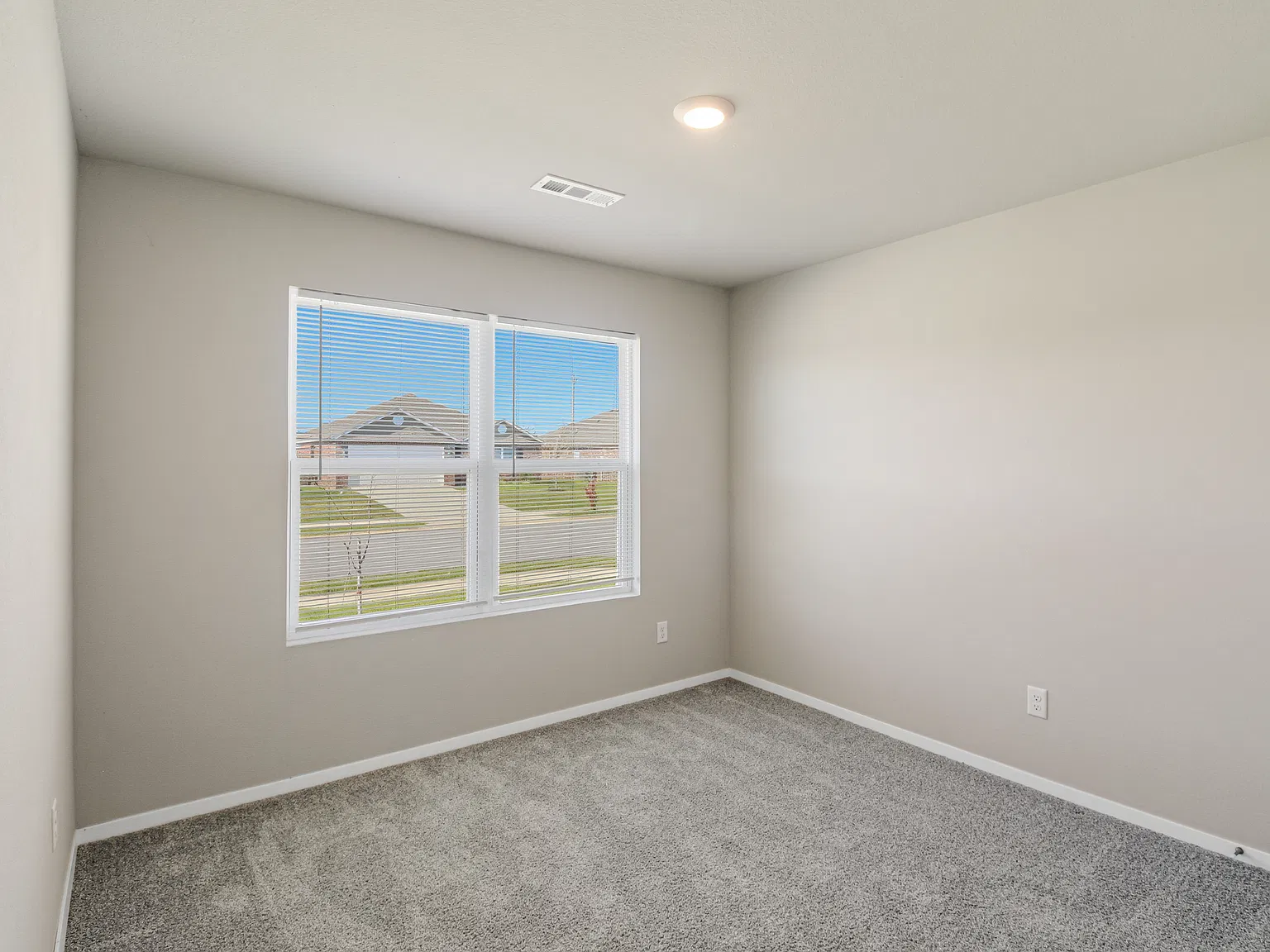 4 bed, 1479 sqft, $1,825 — Photo 2