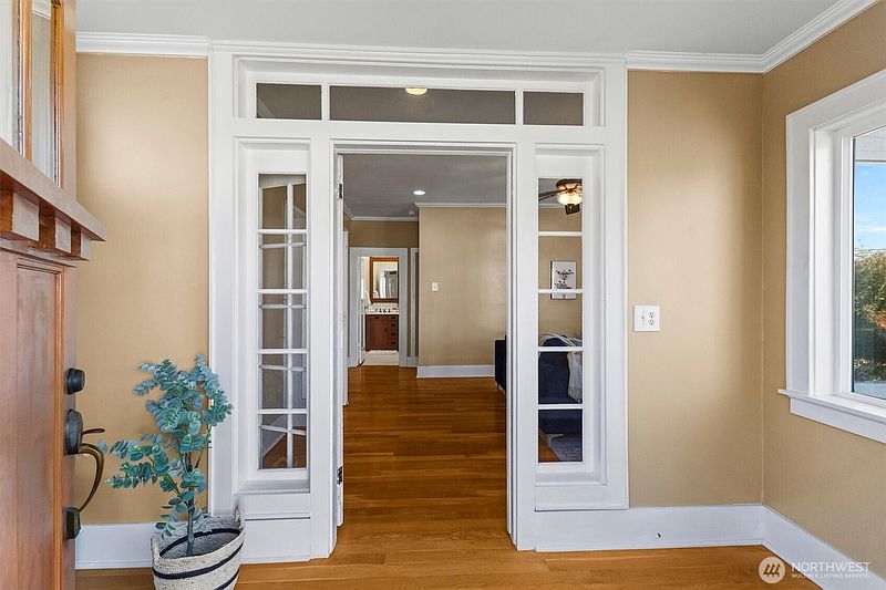 3rd image of 521 W Illinois Street
