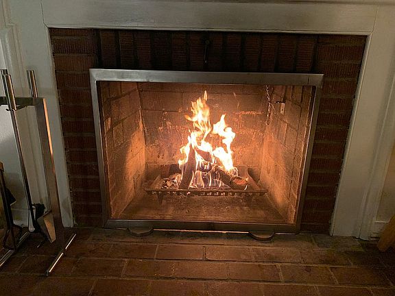 4th image of 899 N Kentucky St