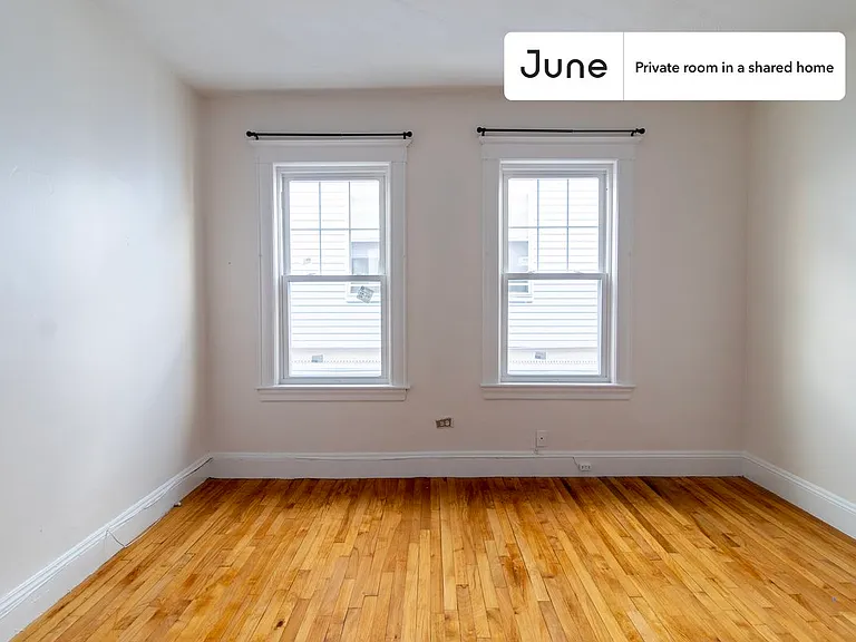 61 Lithgow St #B — Photo 2