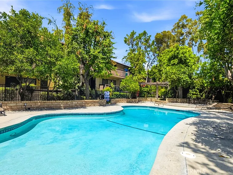 7304 Corbin Ave #J — Photo 22