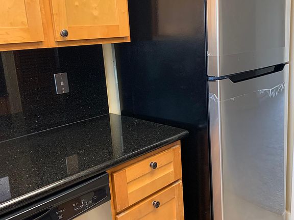 5th image of 1067 N Abbott Ave