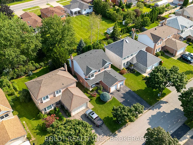 64 Carmine Cres — Photo 40