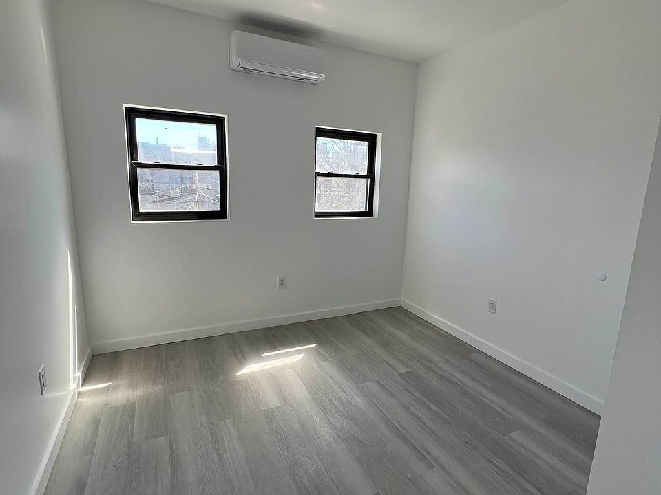 2nd image of 898 Willoughby Ave Floor 2