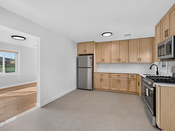 3rd image of 94 Irving Pl #2