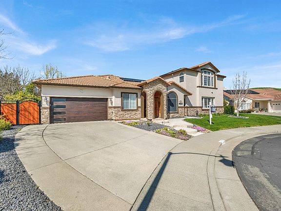 3rd image of 1476 Mariposa Way