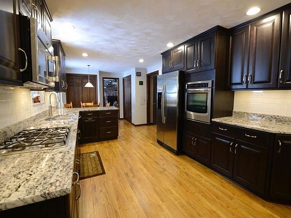 4th image of 4020 Duchess Ct