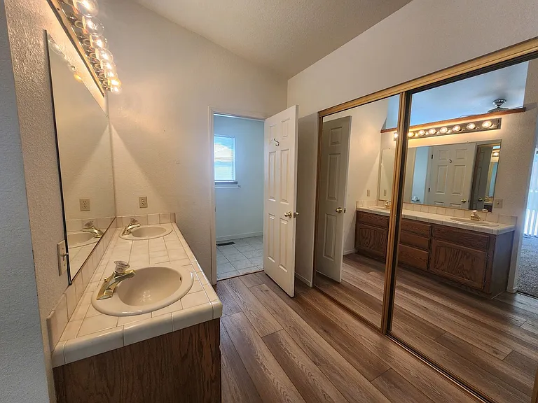 1007 Shadow Ln — Photo 19