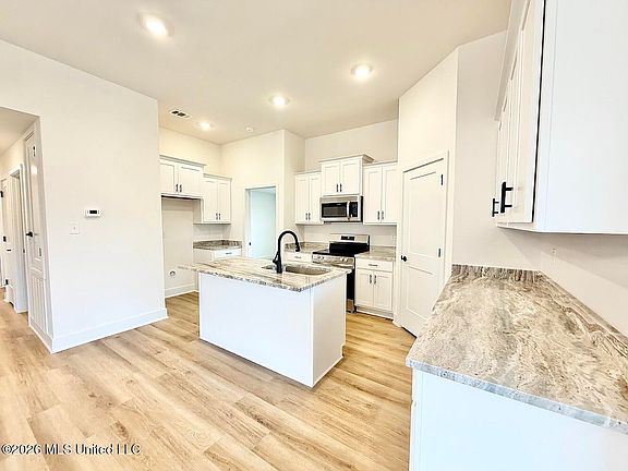 3rd image of 14168 Hartland Dr
