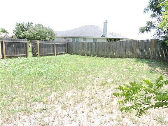 4th image of 320 McCoy Ln