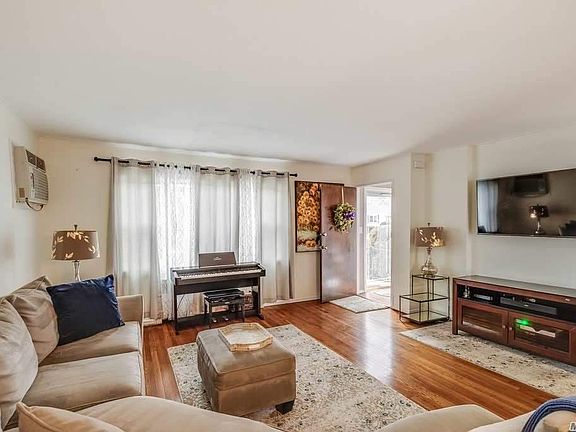 4th image of 2563 Inglewood St