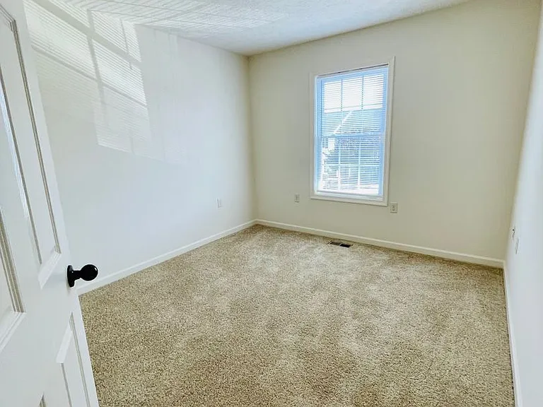 1023 Wellington Dr — Photo 11