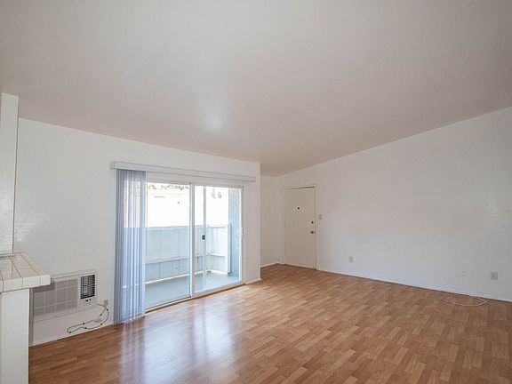 3rd image of 15156 Dickens St #6