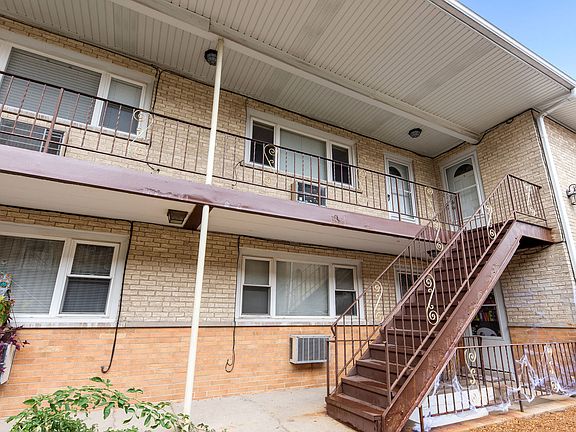 3rd image of 4215 S Harlem Ave APT 7