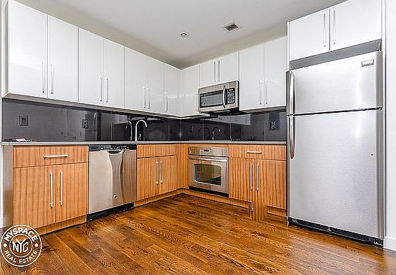 3rd image of 1209 Dekalb Ave #632