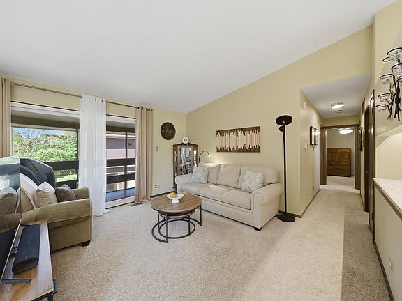 4th image of 1 W Stonebridge Ct APT 1C