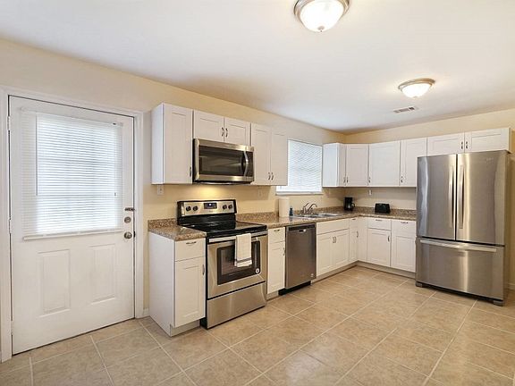4th image of 2020 Hawthorne St #A
