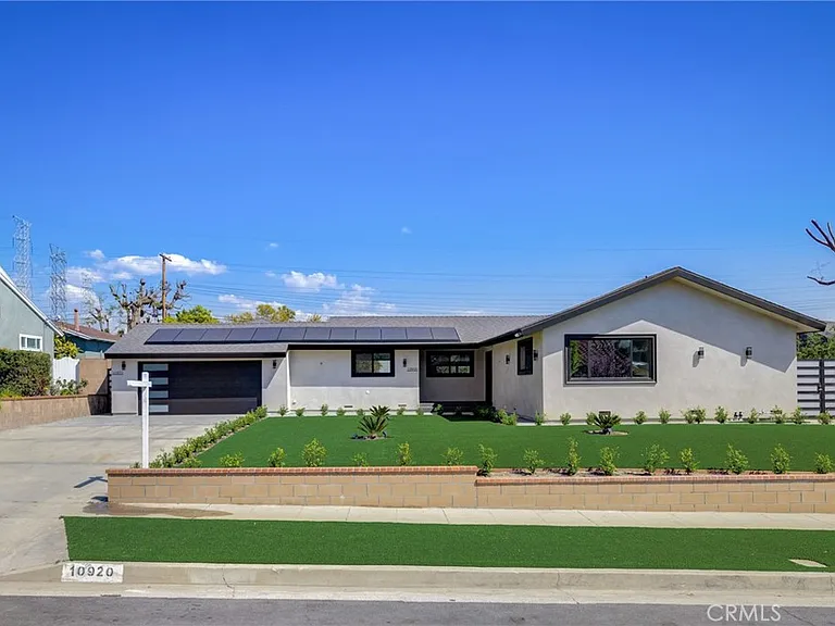 10920 Garden Grove Ave — Photo 1