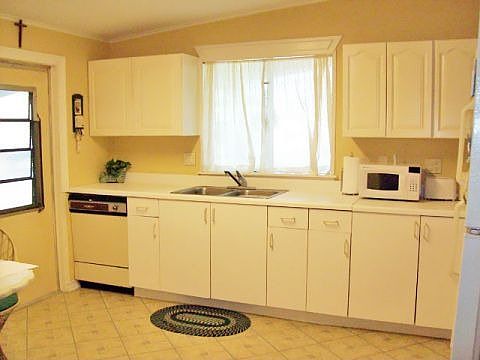 2nd image of 380 E Palm Valley Dr