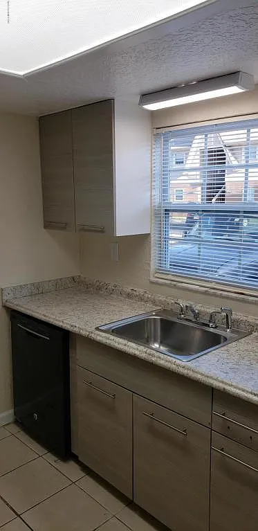 177 Ulster Lane — Photo 3