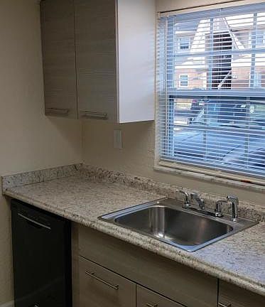 3rd image of 177 Ulster Ln
