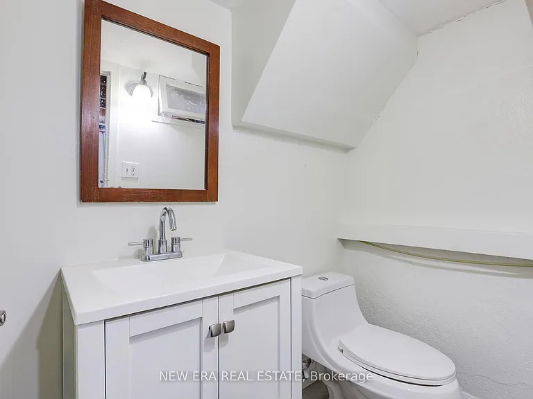 219 Lancaster St W — Photo 40