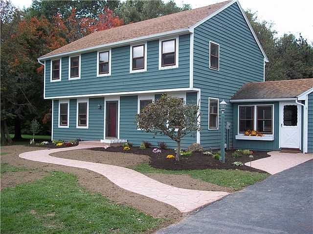 1st image of 10 Maplegrove Dr