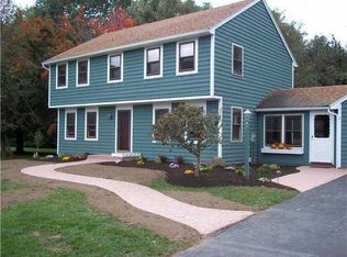 10 Maplegrove Dr, Churchville, NY 14428