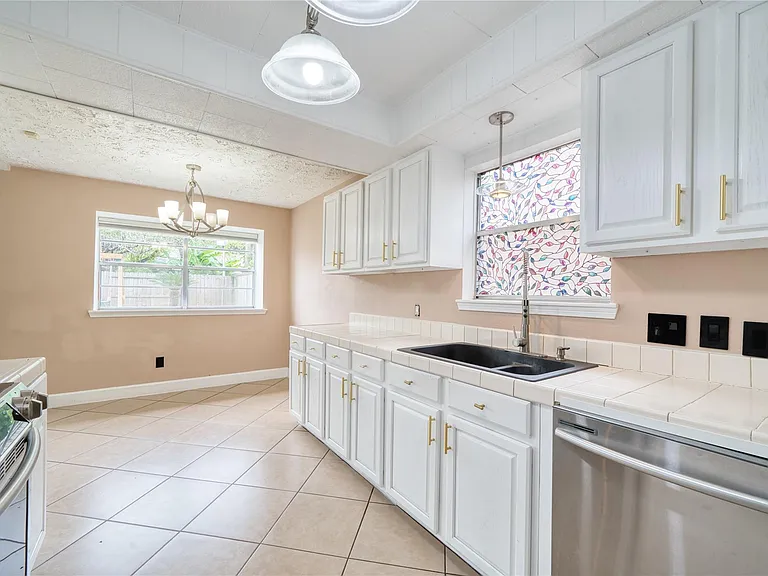 1323 Oakengates Dr — Photo 19