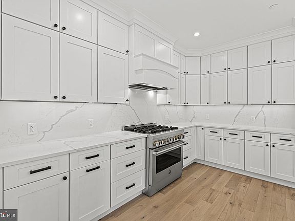 3rd image of 3512 Decatur Ave