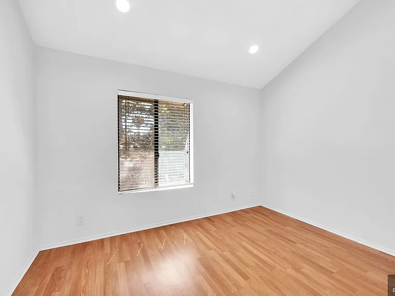 15215 Magnolia Blvd #130 — Photo 16