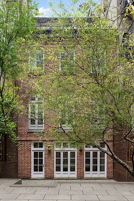 Sold by Compass | media 18