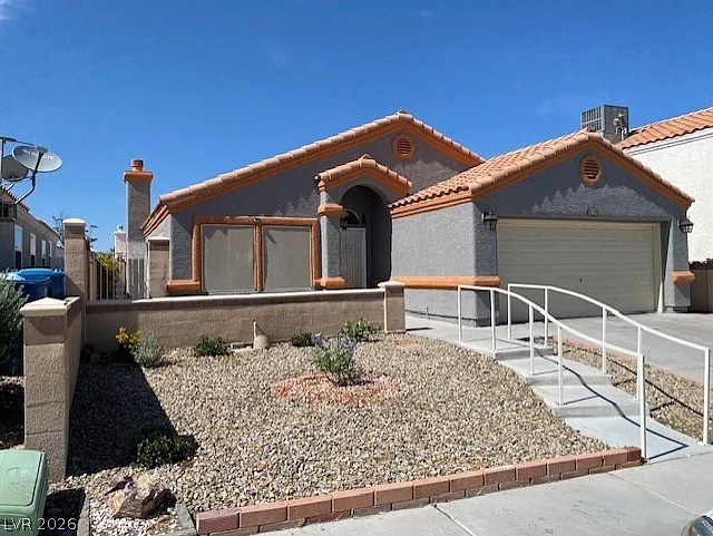 8220 James Grayson Dr — Photo 2