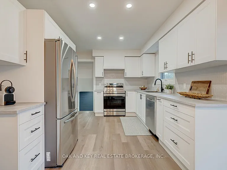 13 Dunwich Dr — Photo 8