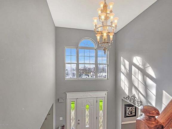 4th image of 230 Sunrise St