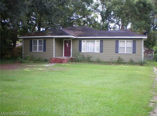 303 Hillside Dr, Chickasaw, AL 36611