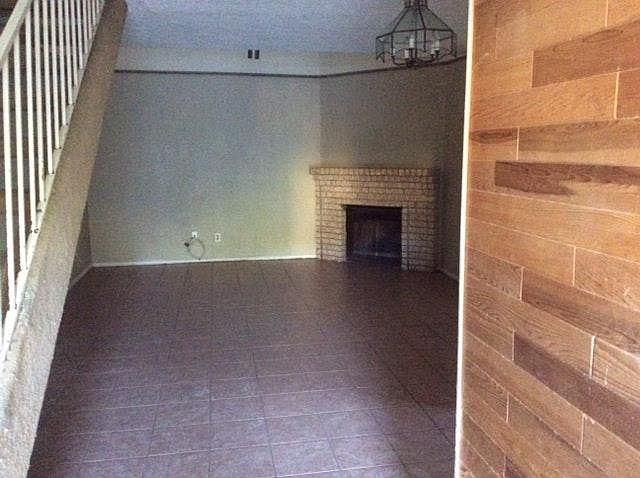 1st image of 2309 Capitan Dr APT A